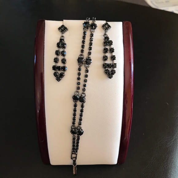 Earring and Bracelet Gift Set - Picture 5 of 8